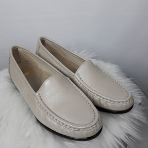 SAS women's Loafer size 8 Beige